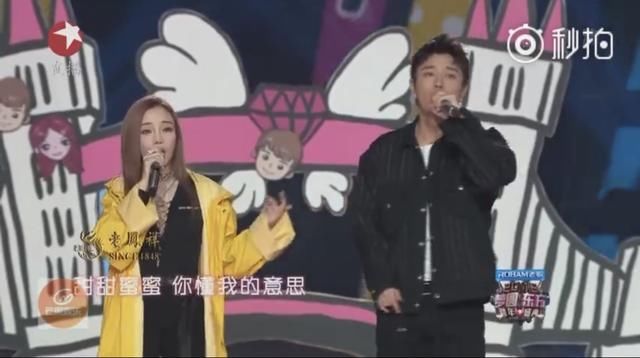 贾乃亮和李小璐同台唱歌很尴尬?最后这张合影