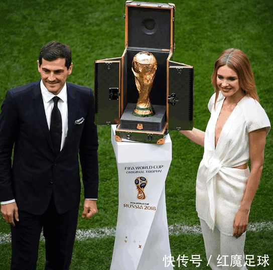 世界杯决赛, 众星的风头全被小罗和俄罗斯名模