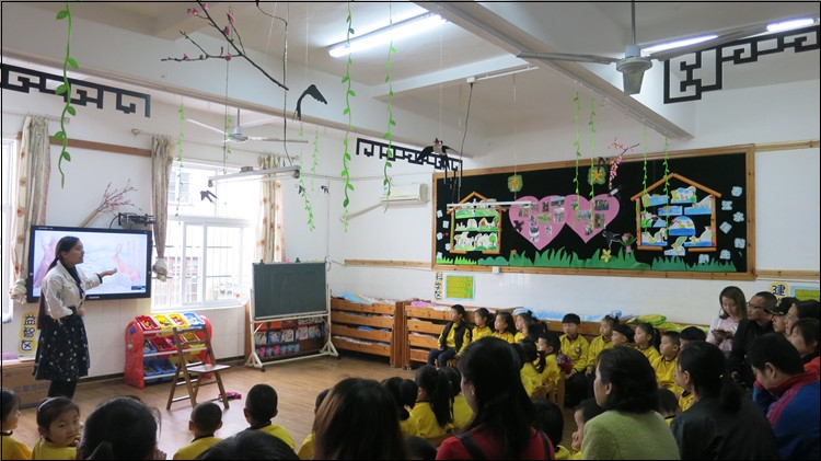 示范幼儿园开展开心半日 走近孩子家长开放日活动