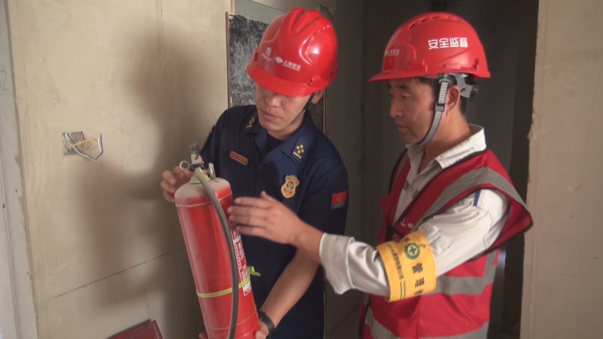 消防部门通过试验提示 施工工地动火需谨慎