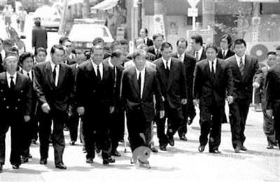 小学教师沦为毒贩 中专毕业的小学教师成立黑