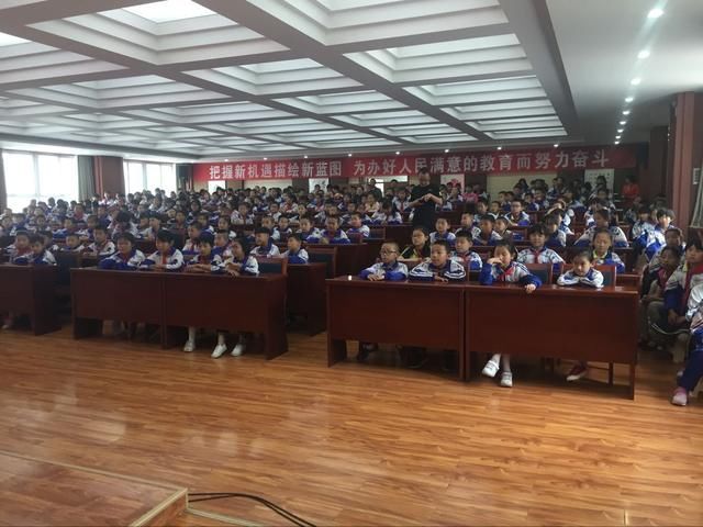 快乐足球伴我成长关爱留守儿童公益行活动走