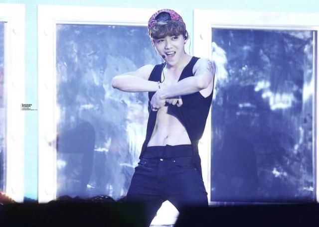 男明星的八块腹肌,杨洋隐私部位凸起,张艺兴硬