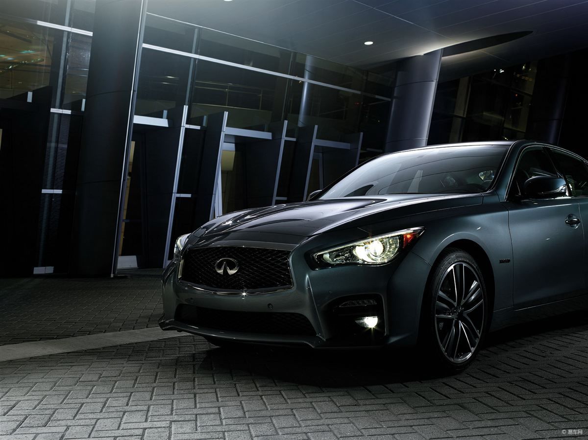 即将停车的大排量自吸