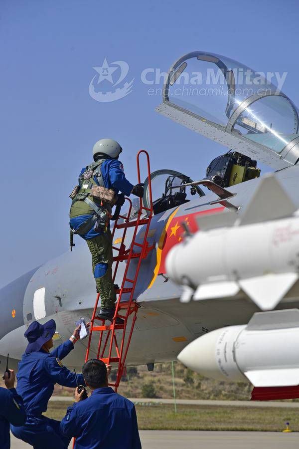 回击美舰闯西沙!我军歼11战机夜间空战打出颜