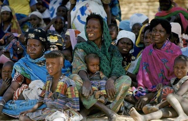 为什么黑人生育率那么高,人口比例却很低?看完