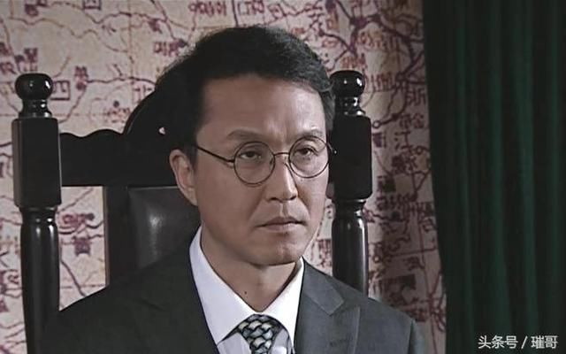 《潜伏》,被余则成除掉,死最惨的不是马奎,也不是李涯,是站长