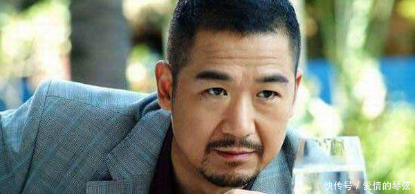 张国立在国剧颁奖典礼上自称老艺术家,他配的