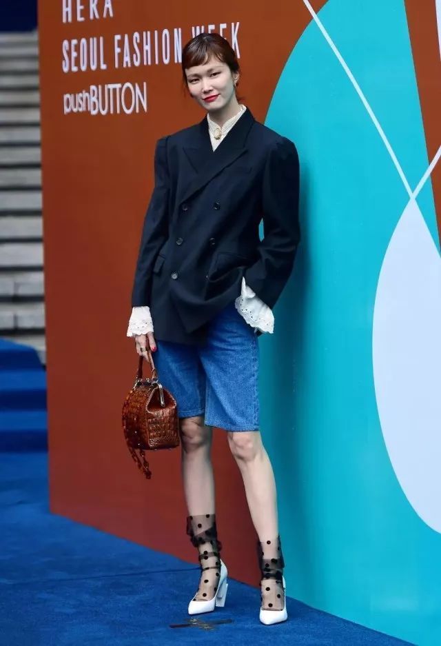 我打死不穿的广场舞大妈打底裤,bella居然穿