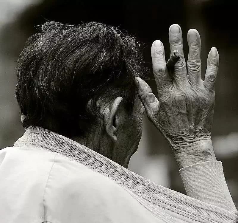 外嫁的女儿,没有分到家产拒绝赡养老人,应该吗