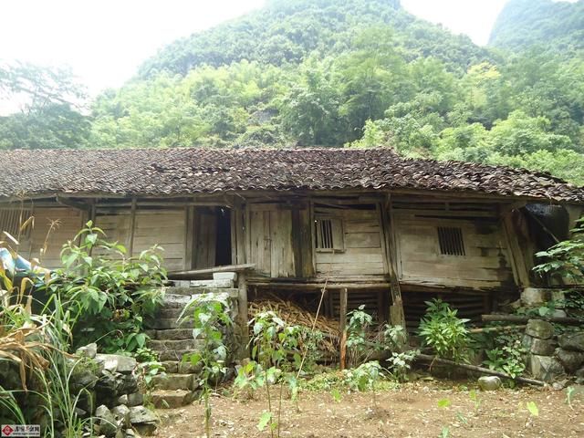 我坚持远嫁,母亲说只给一万嫁妆,婚后一年,去取