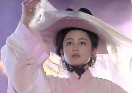 陈红近照太像倪萍，当年曾骂对方样子老，被侄女爆出家中地位