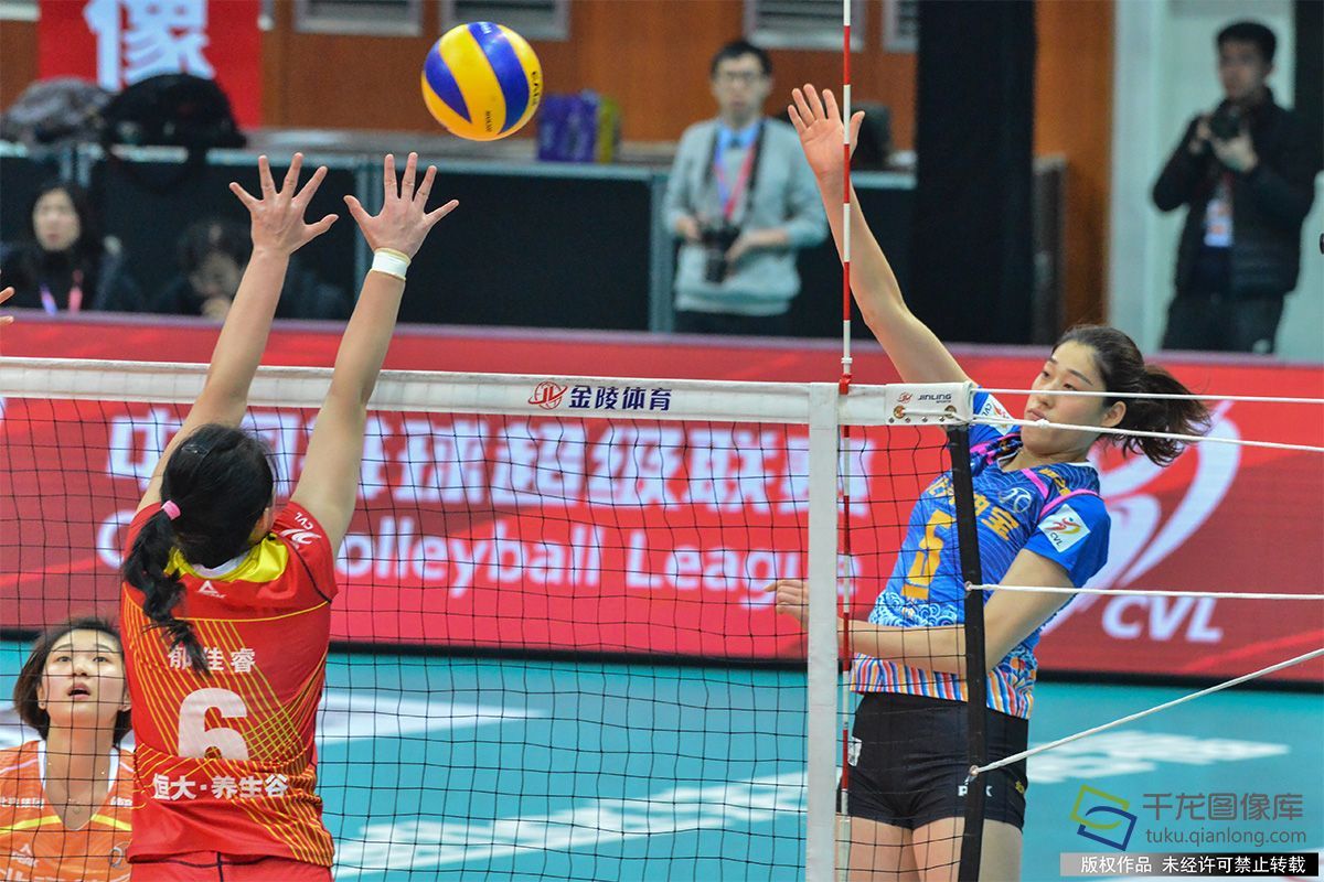 北京汽车女排3比0完胜广州恒大女排豪取四连