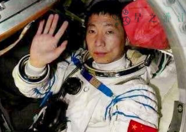 为何杨利伟回来以后再也不上天了?原来还有这