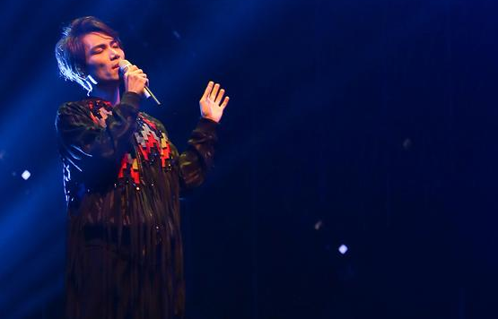 杨宗纬2017巡演全新启动 张亚东搬出复古蔡司镜头