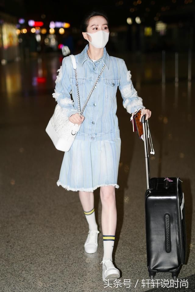 欧阳娜娜太心机,短牛仔搭紧身裤腿长1米8,网友