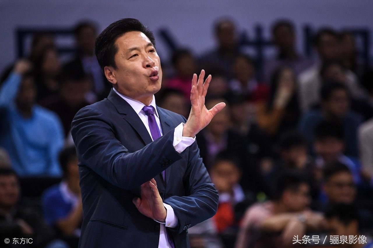 中国篮球运动员,教练,辽宁沈阳人,李春江