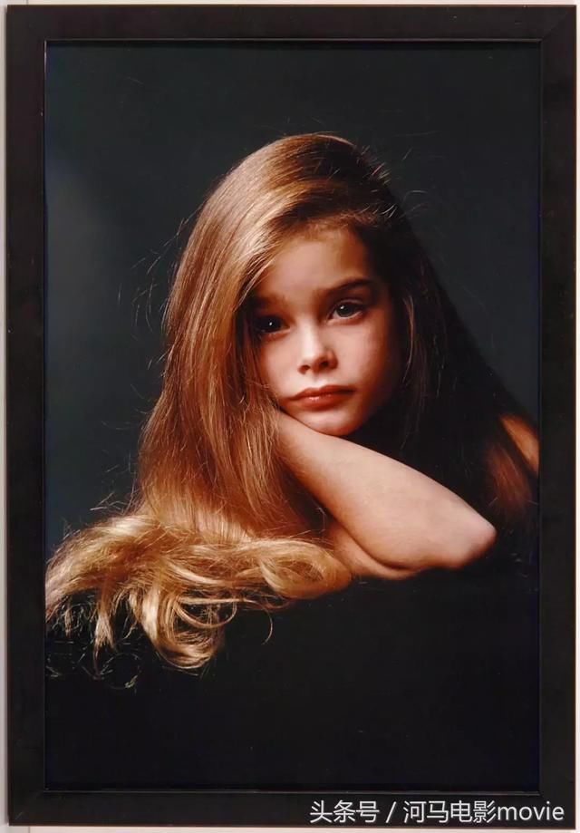 十岁为《花花公子》拍封面,她的美貌被誉为世