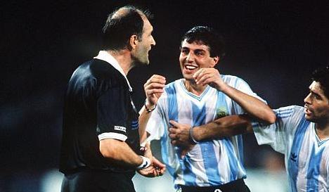 世界杯十大黑哨:韩日世界杯裁判莫雷诺领衔,光