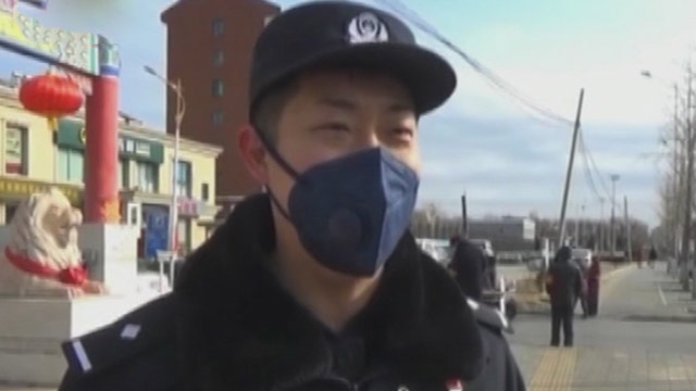 嚣张! 北京大兴一男子拒绝测温辱骂民警被拘 嚣张! 北京大兴一男子拒绝测温辱骂民警被拘