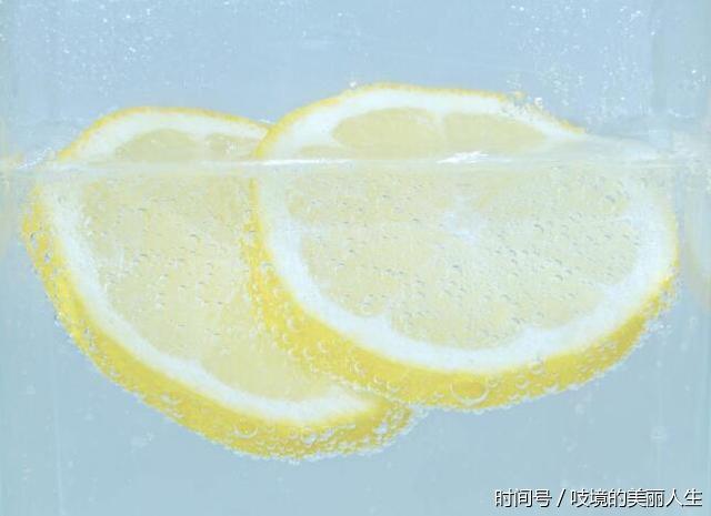 毛孔里白色的颗粒是什么?不只是油脂还有活物