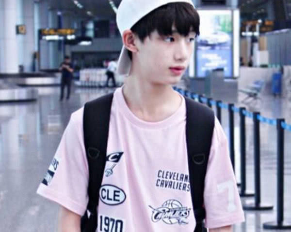 的6位男星,被称为漂亮男孩诞生元年,丁程鑫黄