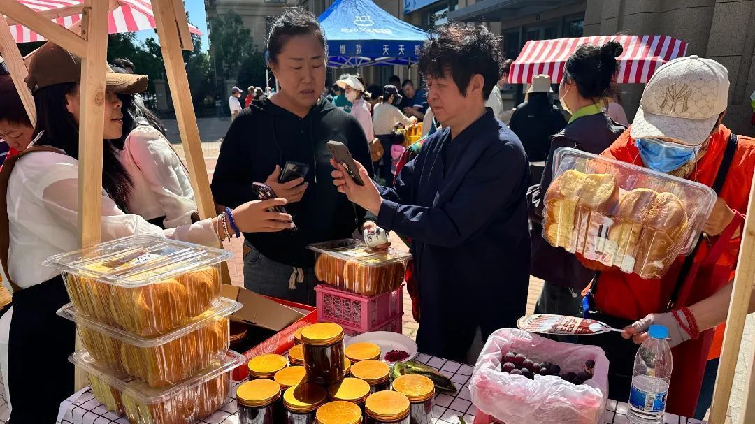 大兴区观音寺街道家门口的“一刻钟便民市集”,让便民服务更具烟火气 大兴区观音寺街道家门口的“一刻钟便民市集”,让便民服务更具烟火气