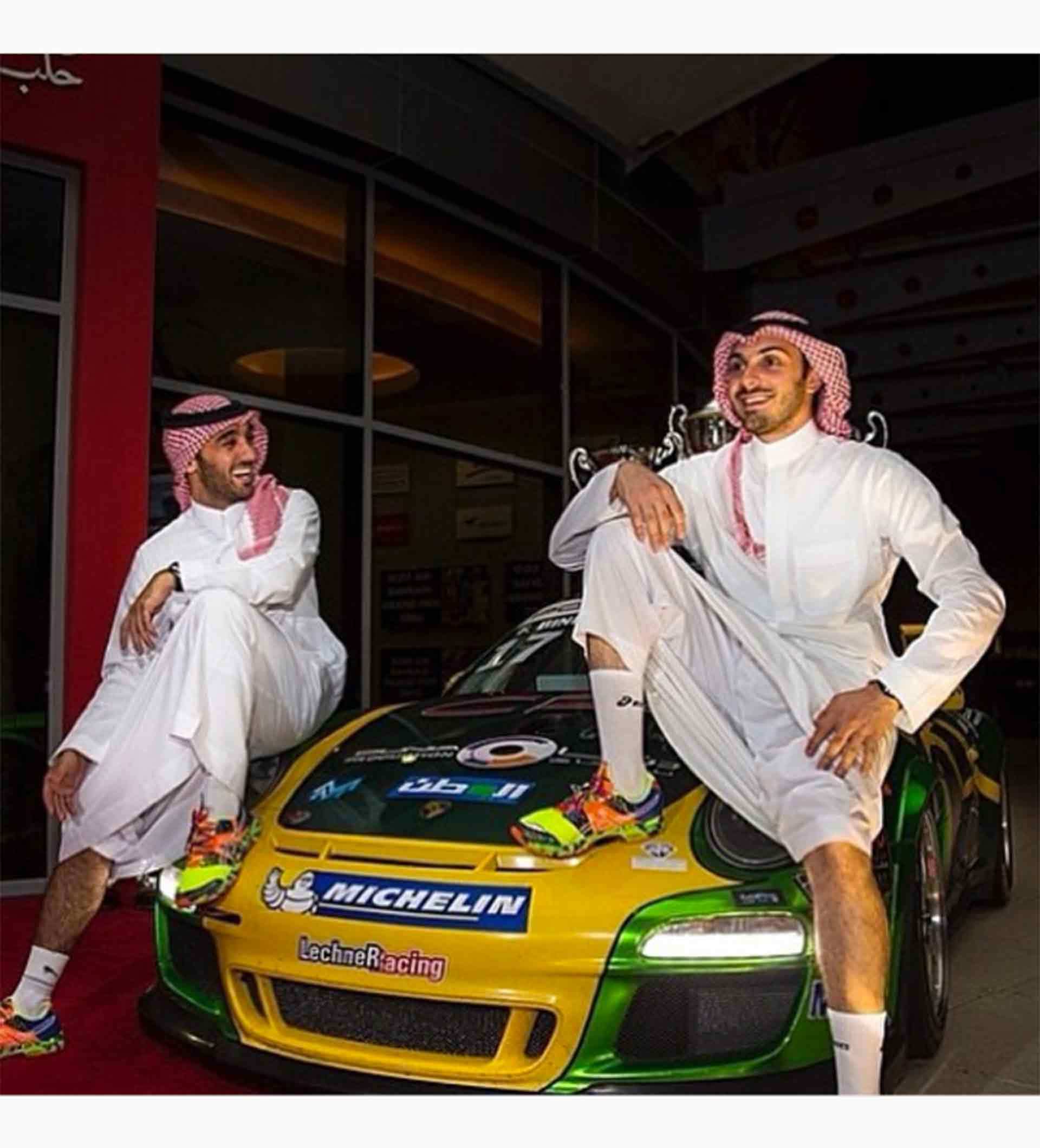 沙特虽然输了球 但是当沙特球迷们举起手来 他