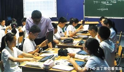 成绩越差座位越靠后?不要送礼,多学这位父亲,