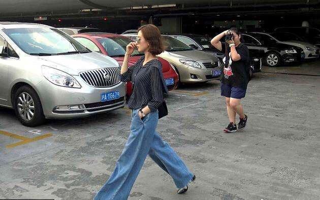 欧阳娜娜模仿刘诗诗走路姿势 网友:娜比就皮这