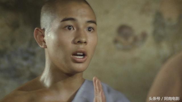 电影讲述隋唐时期,反抗暴虐的武术家神腿张,遭人陷杀,他的孩子小虎被