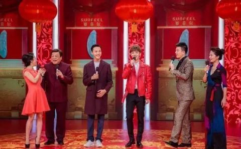 低调多年的刀郎,为何突然选择上春晚?这两个女