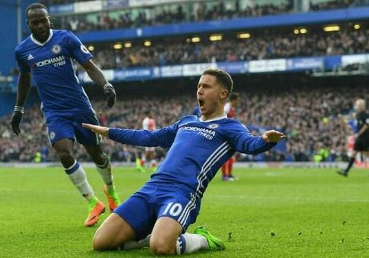 尔半场50米奔袭独闯阿森纳防线:过掉4人撞飞1