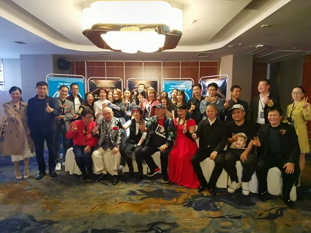 1571214692336911.png 爆笑喜剧电影《两块钱的疯狂》正式开机(图5)