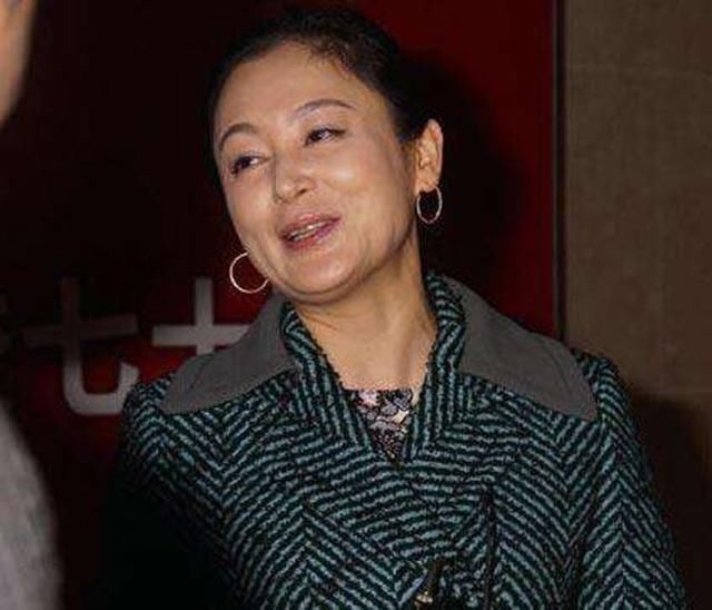 47岁俞飞鸿和49岁陈红近照,两人差距不止是2