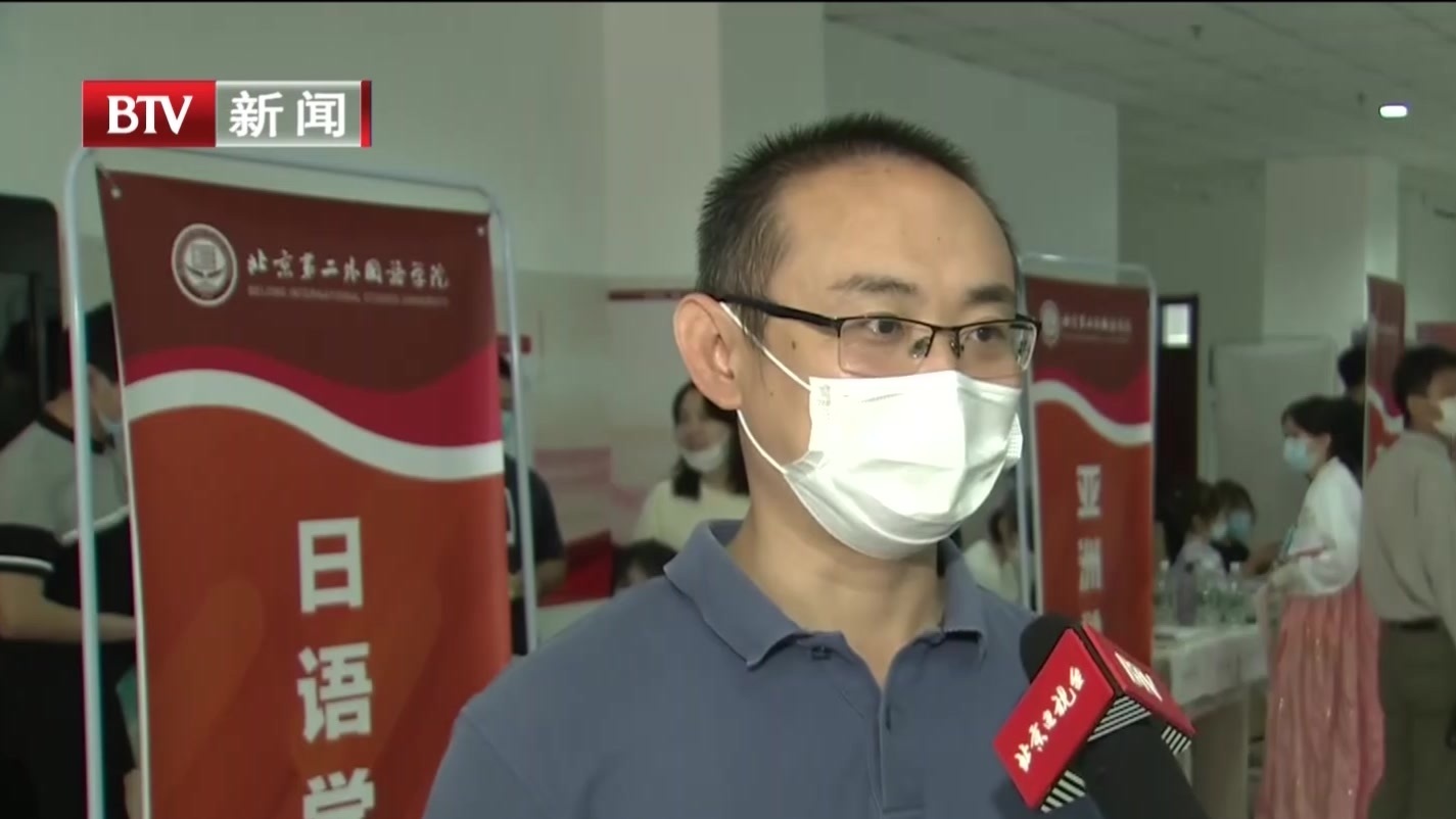 贴心举措助大一新生报到注册