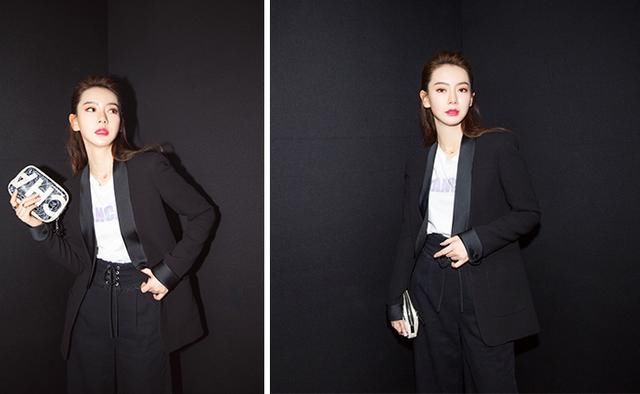 赵薇西装混搭女人味十足,戚薇穿的帅气,刘雯红
