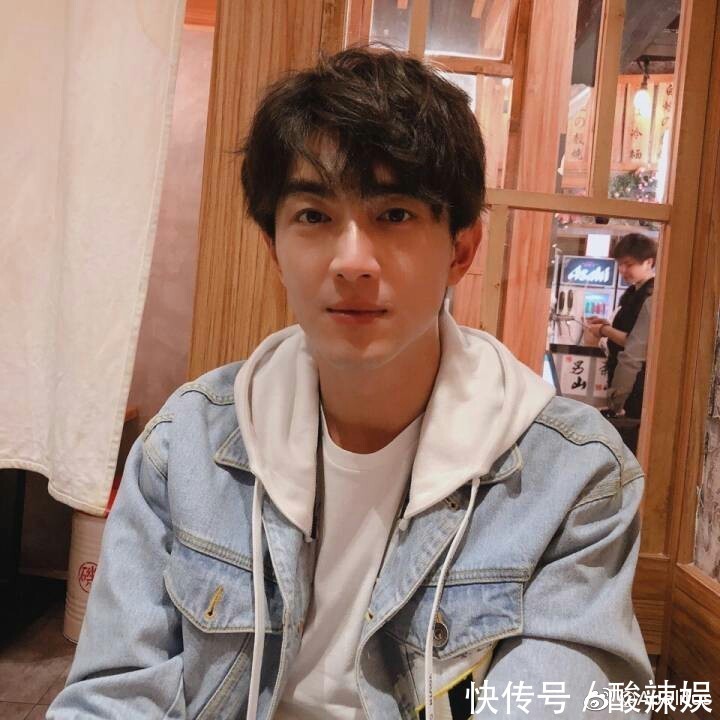 男神林更新不只说话搞笑逗逼 连他用的手机壳