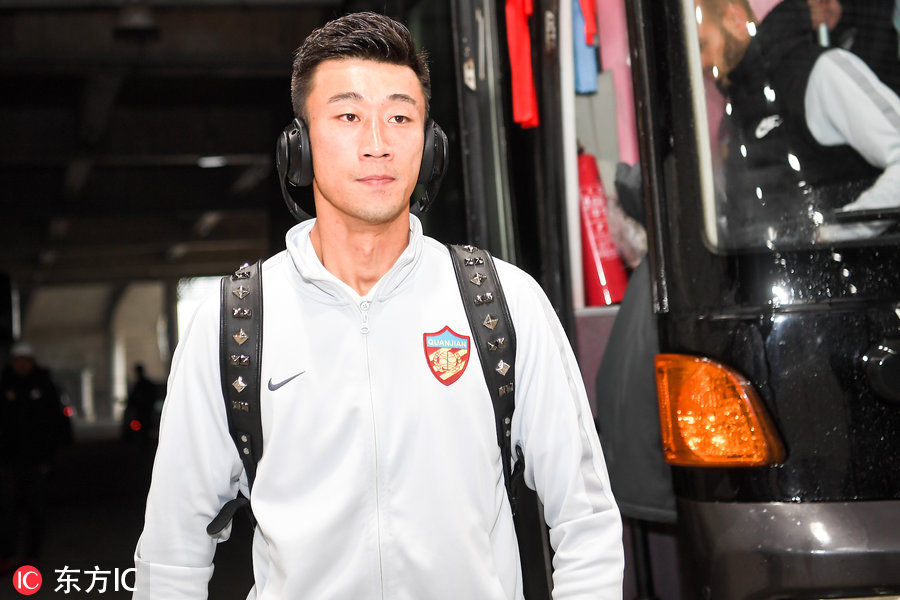 天津权健球员抵达赛场 帕托继续无缘大名单