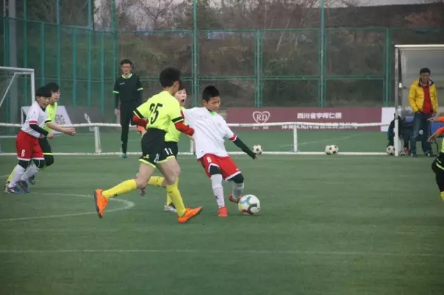 足球梦想:南充奥航足球俱乐部暑期训练营将开