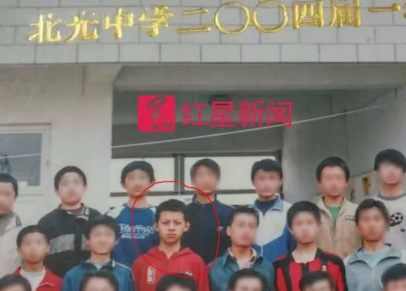 陈世峰家境揭晓:陈父开百货店 靠小生意养大2儿1女 陈世峰家境揭晓:陈父开百货店 靠小生意养大2儿1女