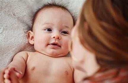 宝宝几个月会开始认人?宝宝的这三种表现告诉