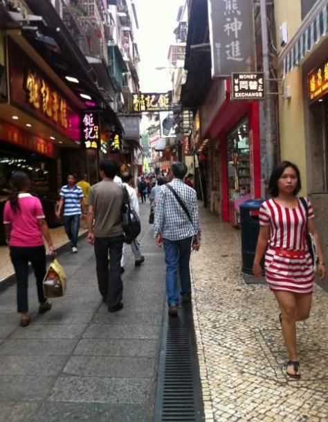 澳门的老百姓那么有钱,为啥还是骑摩托车?答案