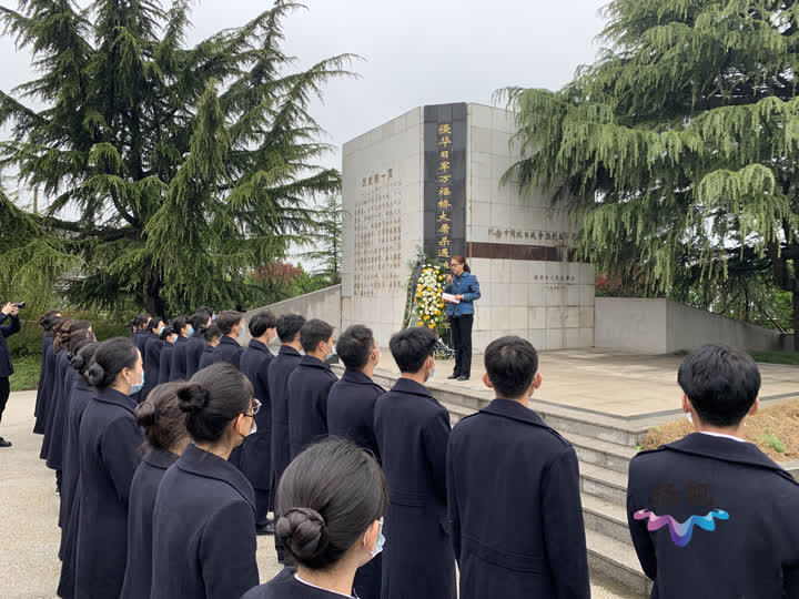 日军万福桥大屠杀遇难同胞纪念碑前进行了一场"红色走·读"思政课程