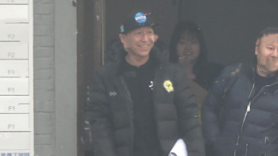 陈羽凡吸毒风波后首现身 脸部圆润明显发福 笑容满面心情佳