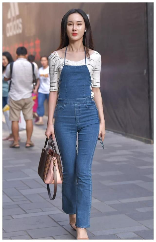 街拍:图1露肩上衣,图2吊带连衣裙,图3身材丰满