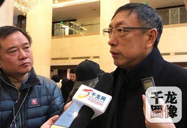 郑实委员:添加短外廊让老旧小区居民电梯无障碍入户 郑实委员:添加短外廊让老旧小区居民电梯无障碍入户