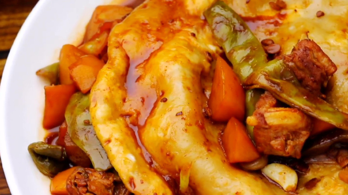 见识一下，东北人最爱的排骨盖被，掀开锅盖那一瞬间嘎嘎香