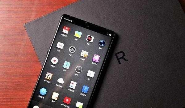 小米8探索版和坚果R1配置比较,罗永浩的世纪