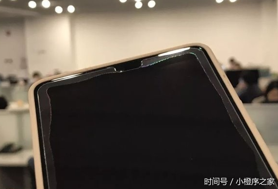 手机贴膜小学问:水凝膜和钢化膜哪个好?